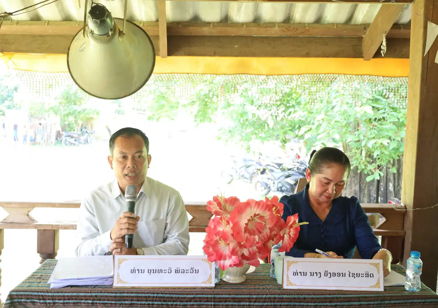 ຮອງປະທານ (ຄສຊຂ 12) ພ້ອມຄະນະ ສືບຕໍ່ ເຄື່ອນໄຫວຢ້ຽມຢາມ ແລະ ເຮັດວຽກຢູ່ເມືອງໄຊບົວທອງ. 3
