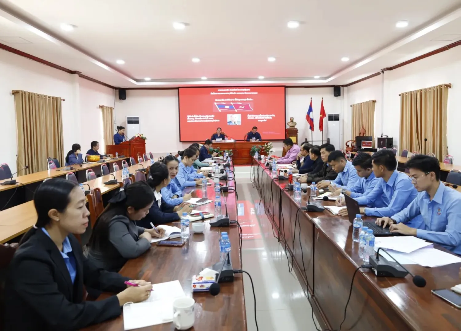 ພິທີມອບໃບຢັ້ງຢືນໜ່ວຍພັກປອດໃສ, ເຂັ້ມແຂງ, ໜັກແໜ້ນ ປະຈຳປີ 2023 ຂອງໜ່ວຍພັກ ສະພາປະຊາຊົນແຂວງຄໍາມ່ວນ. 1