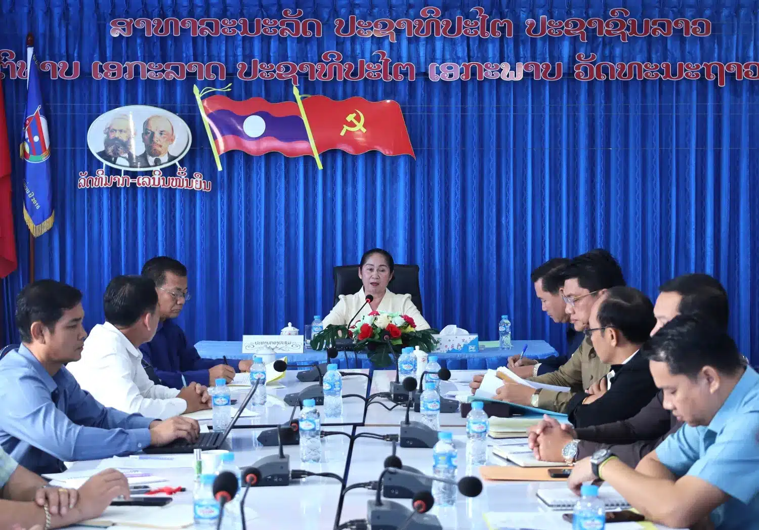 ທ່ານ ນາງ ບັງອອນ ໄຊຍະສິດ ຮອງປະທານຄະນະປະຈໍາສະພາປະຊາຊົນຂັ້ນແຂວງ ພ້ອມຄະນະ ຕິດຕາມ, ກວດກາ ແລະ ຊຸກຍູ້ ວຽກງານຢູ່ພະແນກຍຸຕິທຳ ແຂວງຄໍາມ່ວນ. 9