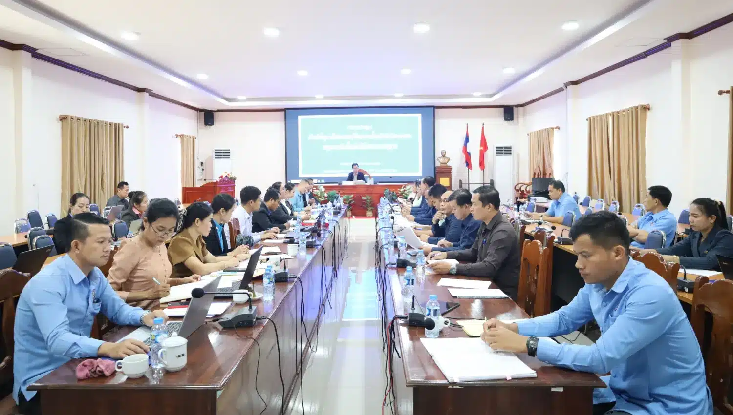 ກອງປະຊຸມລະດົມຄໍາຄິດ-ຄໍາເຫັນຕໍ່ຮ່າງບົດວິທະຍາສາດຂອງສະຖາບັນຄົ້ນຄວ້ານິຕິກໍາສະພາແຫ່ງຊາດ. 1