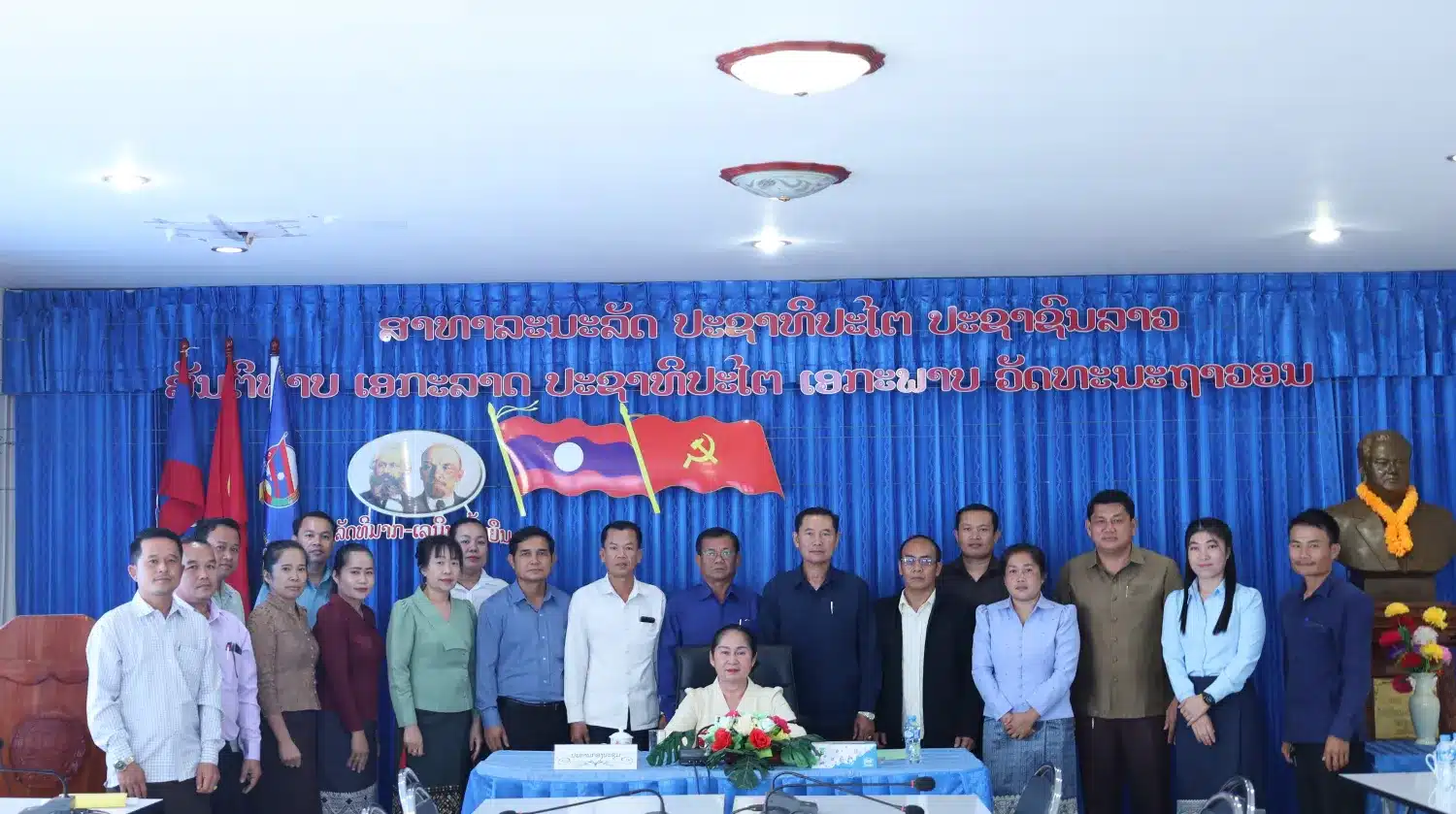 ທ່ານ ນາງ ບັງອອນ ໄຊຍະສິດ ຮອງປະທານຄະນະປະຈໍາສະພາປະຊາຊົນຂັ້ນແຂວງ ພ້ອມຄະນະ ຕິດຕາມ, ກວດກາ ແລະ ຊຸກຍູ້ ວຽກງານຢູ່ພະແນກຍຸຕິທຳ ແຂວງຄໍາມ່ວນ. 1