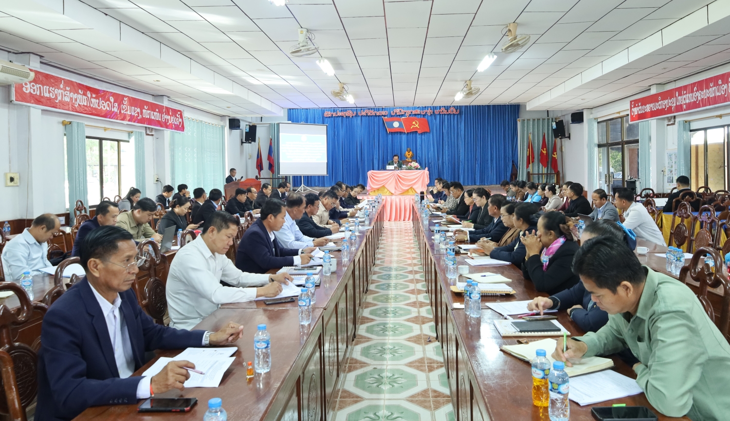 ກອງປະຊຸມຝຶກອົບຮົມສ້າງຄວາມເຂັ້ມແຂງວຽກງານຕິດຕາມກວດກາ ໃຫ້ແກ່ ສສຂ ແລະ ເສນາທິການຊ່ວຍວຽກ ສພຂ ຄຳມ່ວນ 1