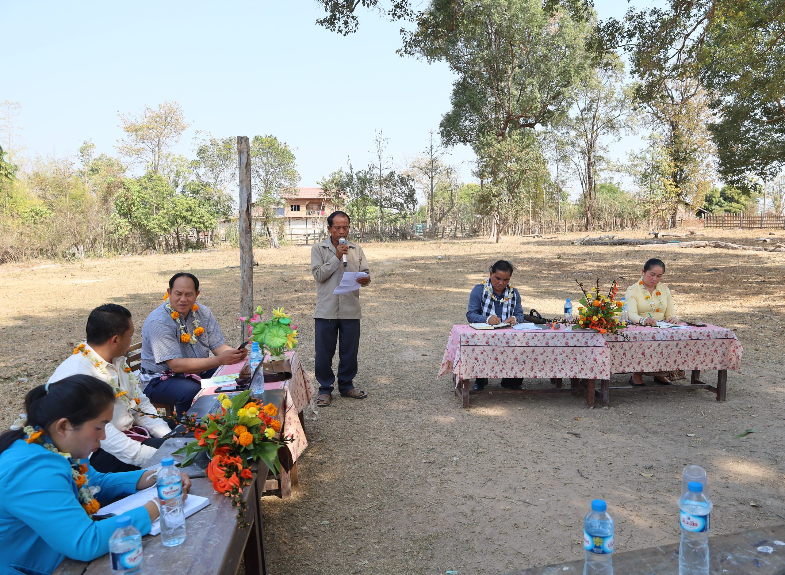 ຮອງປະທານ (ຄສຊຂ 12) ພ້ອມຄະນະ ເຜີຍແຜ່ຜົນສຳເລັດກອງປະຊຸມສະໄໝສາມັນເທື່ອທີ 8 ຂອງສະພາສອງຂັ້ນ. 2