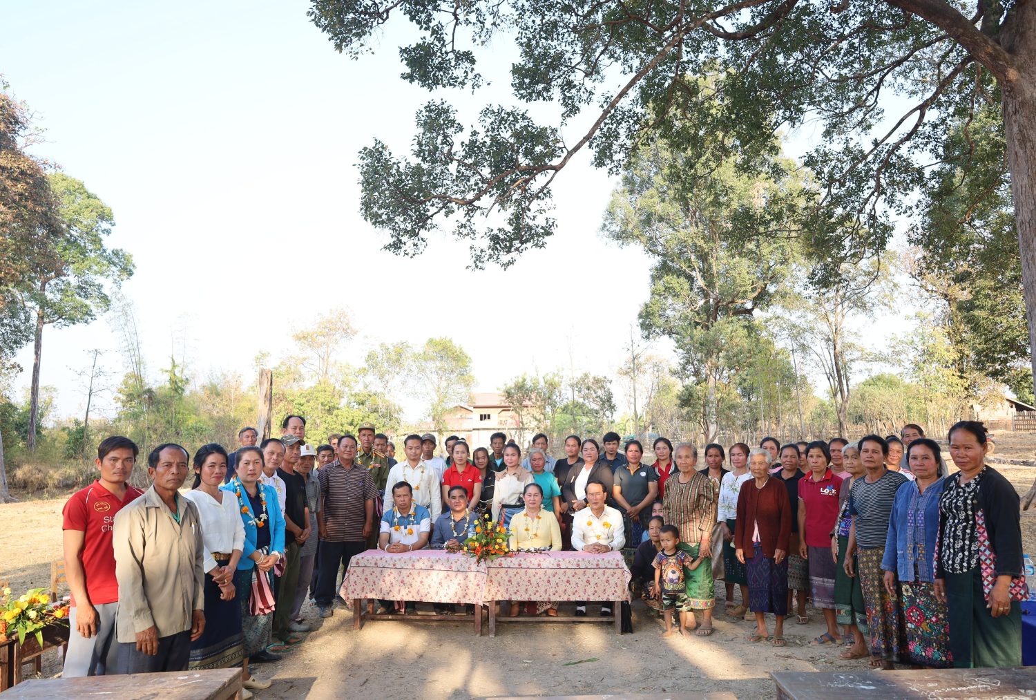 ຮອງປະທານ (ຄສຊຂ 12) ພ້ອມຄະນະ ເຜີຍແຜ່ຜົນສຳເລັດກອງປະຊຸມສະໄໝສາມັນເທື່ອທີ 8 ຂອງສະພາສອງຂັ້ນ. 7