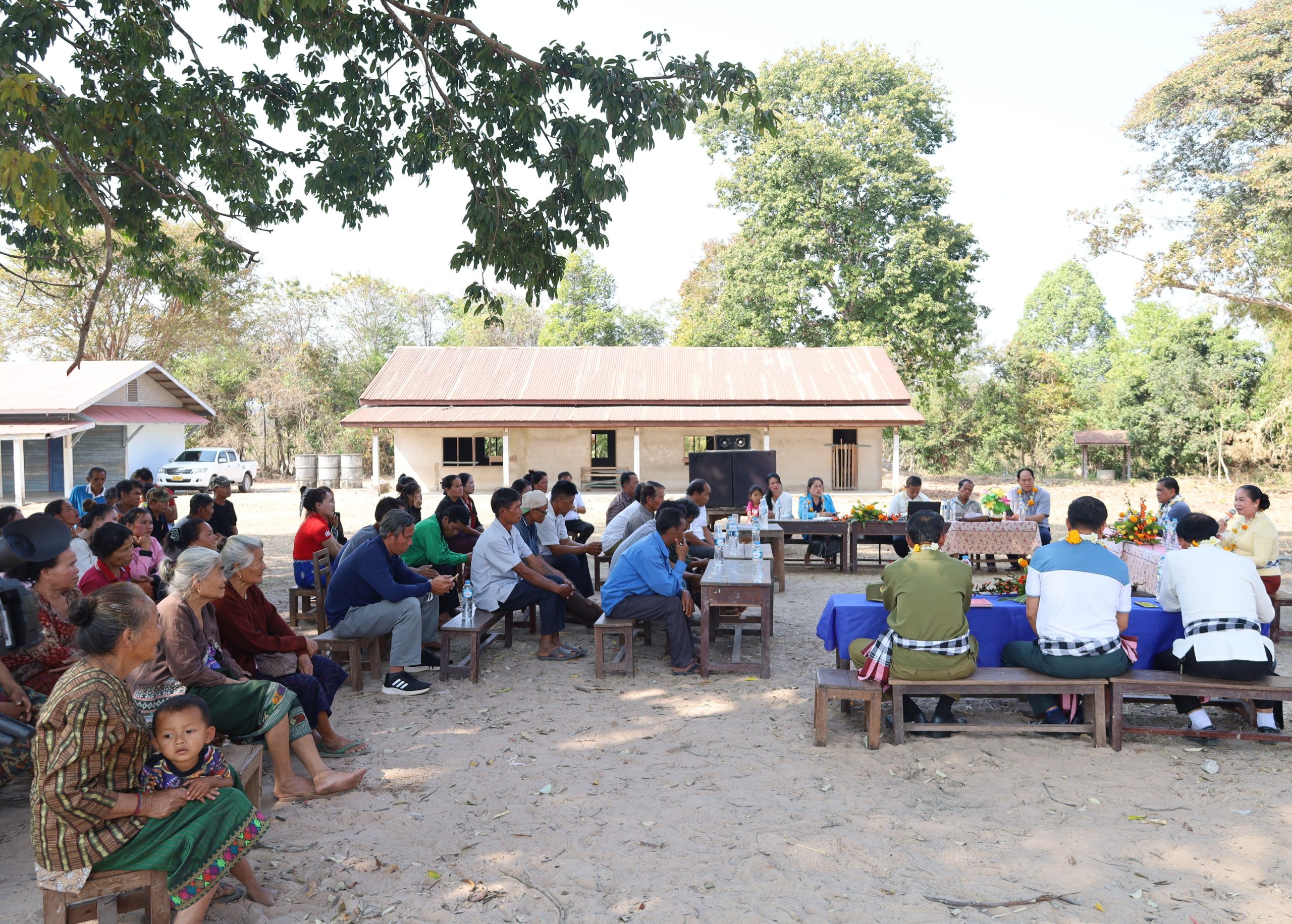 ຮອງປະທານ (ຄສຊຂ 12) ພ້ອມຄະນະ ເຜີຍແຜ່ຜົນສຳເລັດກອງປະຊຸມສະໄໝສາມັນເທື່ອທີ 8 ຂອງສະພາສອງຂັ້ນ. 1