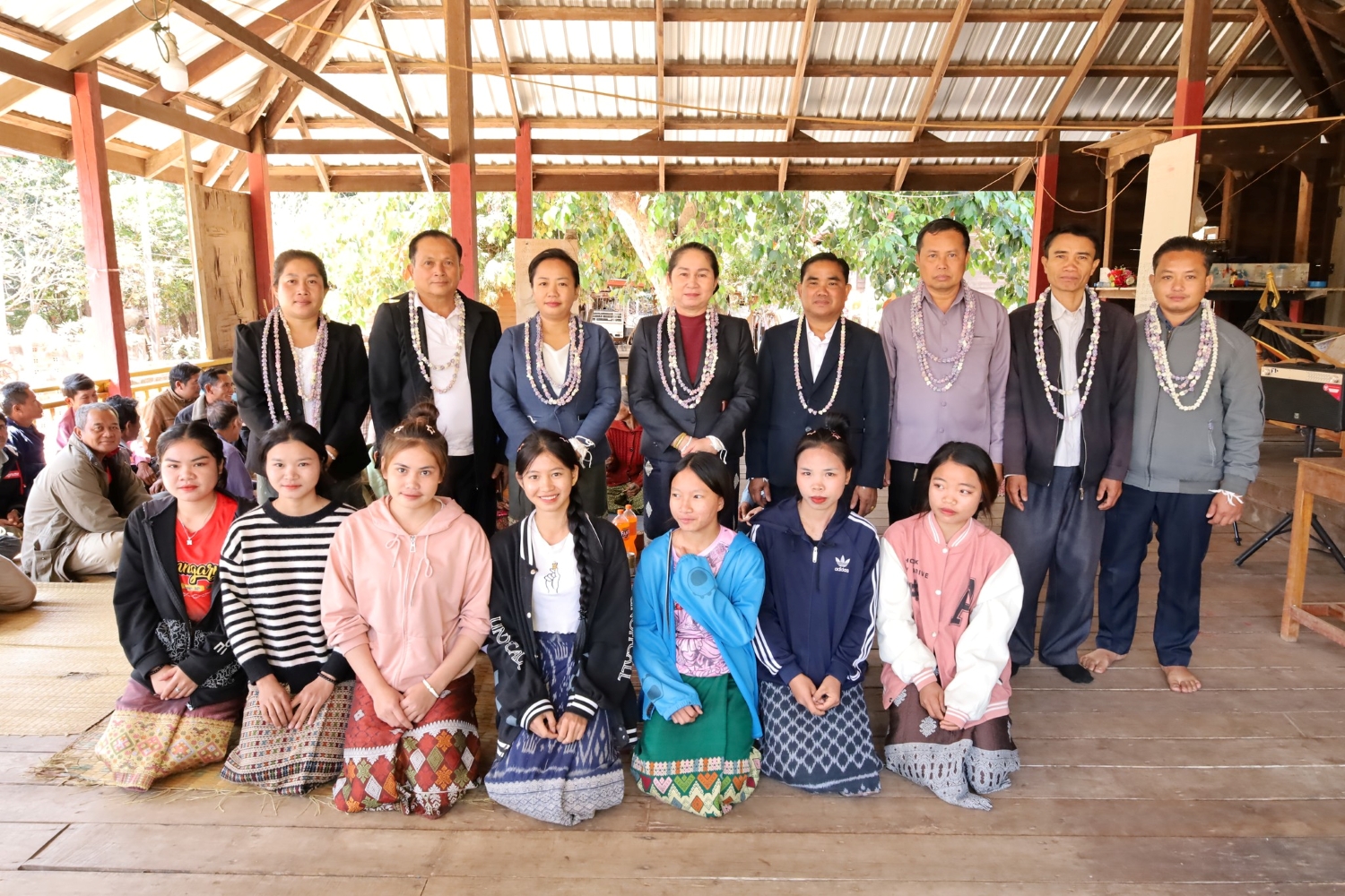 ຮອງປະທານ (ຄສຊຂ 12) ແຂວງຄໍາມ່ວນ ພ້ອມຄະນະສືບຕໍ່, ເຄື່ອນໄຫວພົບປະຜູ້ມີສິດເລືອກຕັ້ງຢູ່ບ້ານນາທານ ເມືອງເຊບັ້ງໄຟ. 11