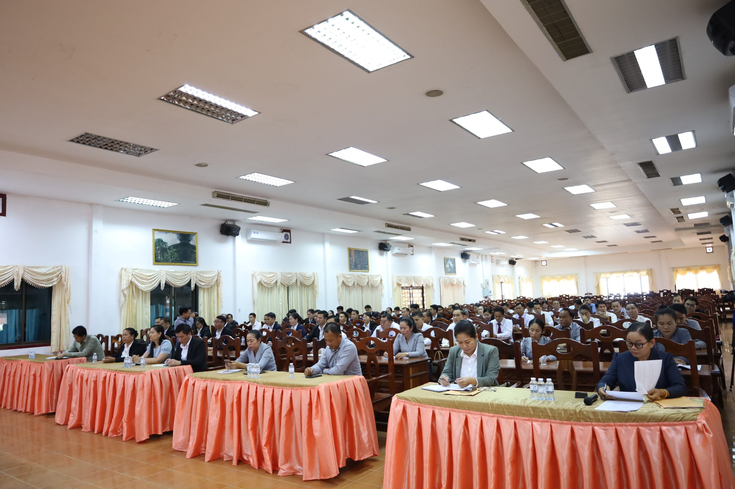 ຄະນະຄູ-ອາຈານ ແລະ ນັກຮຽນ ທິດສະດີການເມືອງຂັ້ນຕົ້ນຂອງສະພາແຫ່ງຊາດ ພົບປະແລກປ່ຽນບົດຮຽນ ຮ່ວມກັບ ໂຮງຮຽນການເມືອງ ແລະ ການປົກຄອງ ແຂວງຄໍາມ່ວນ. 2