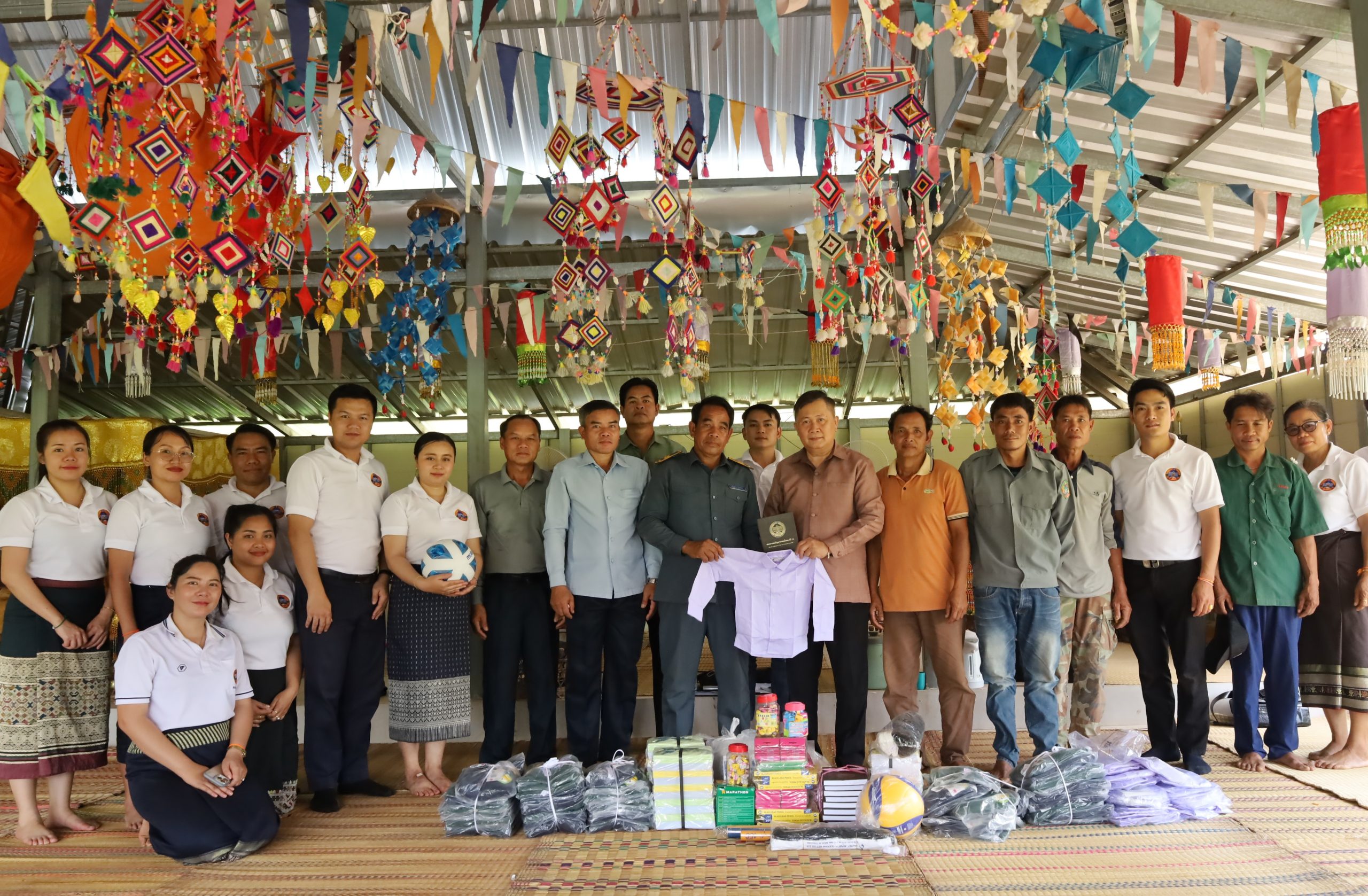ນັກຮຽນທິດສະດີການເມືອງລະບົບຂັ້ນຕົ້ນ ຂອງສະພາແຫ່ງຊາດ ທັດສະນະສຶກສາ ກຸ່ມຜະລິດກະສິກຳ ທີ່ເມືອງໜອງບົກ. 3