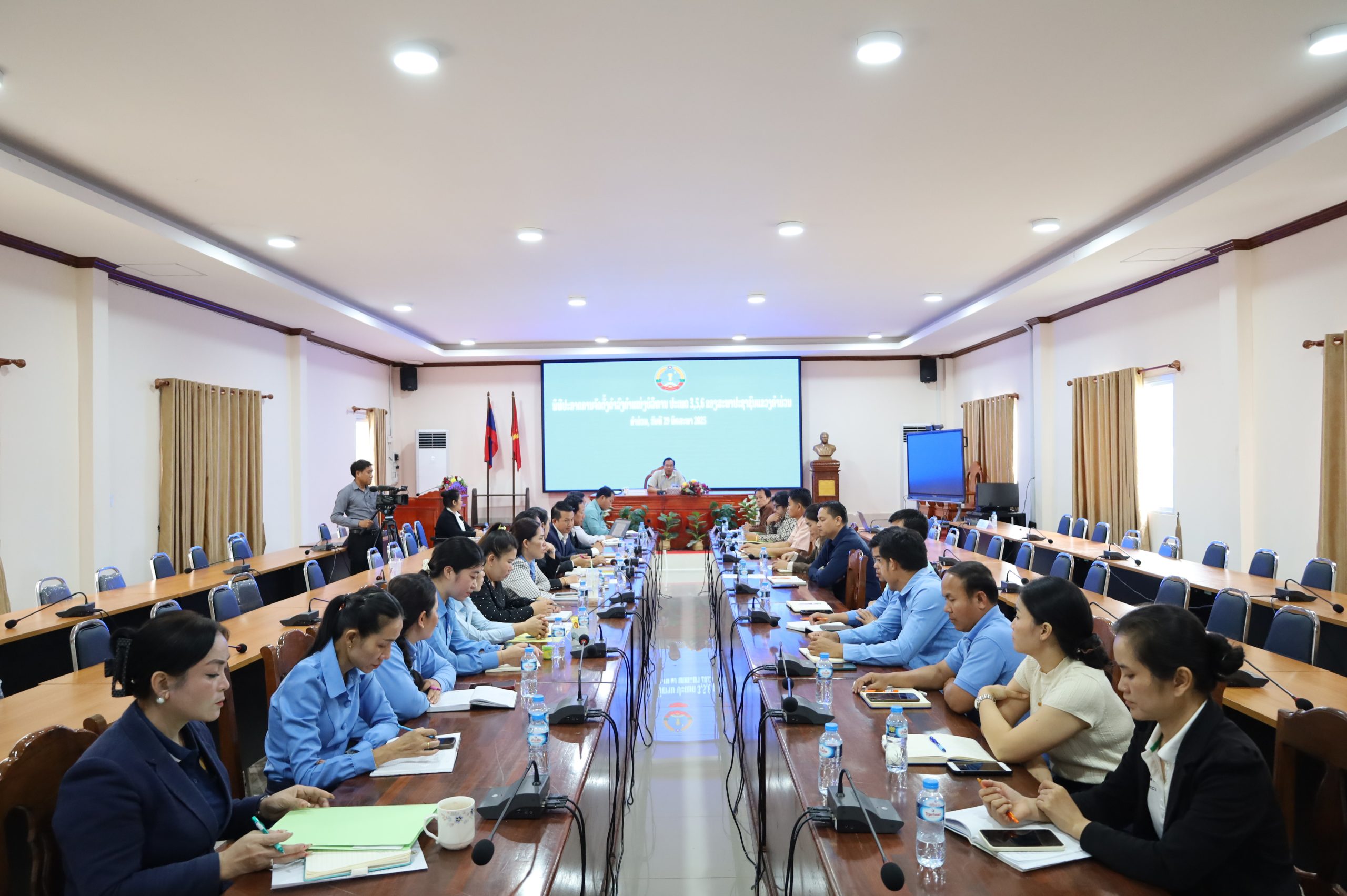 ພິທີປະກາດການຈັດຕັ້ງພະນັກງານດຳລົງຕຳແໜ່ງບໍລິຫານ ຂອງສະພາປະຊາຊົນແຂວງຄຳມ່ວນ. 1