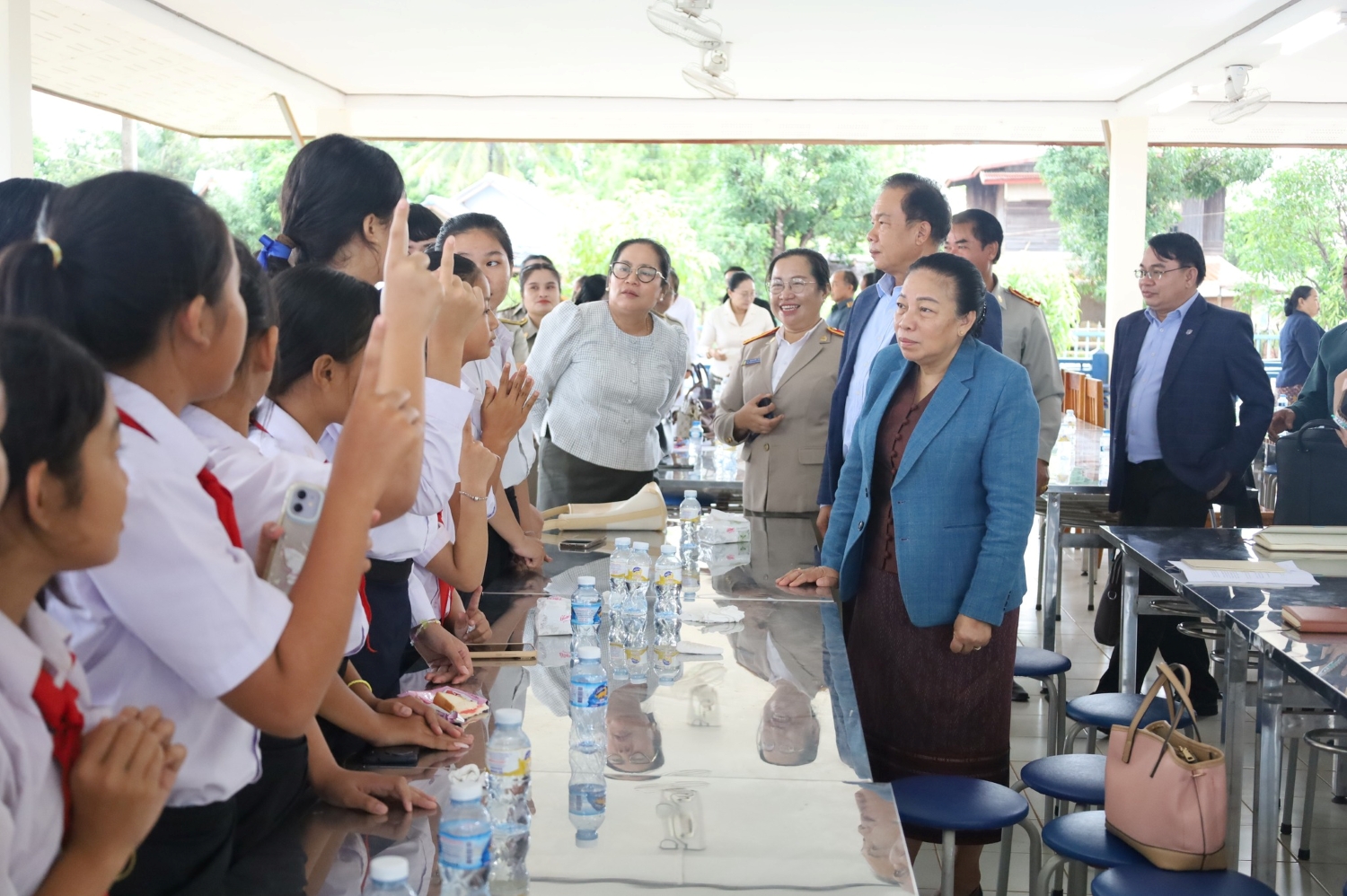 ຮອງປະທານສະພາແຫ່ງຊາດ ຢ້ຽມຢາມໂຮງຮຽນມັດທະຍົມ ວິຊາຊີບ ຕົວແບບມິດຕະພາບ ລາວ-ຫວຽດນາມ ທີ່ເມືອງໜອງບົກ ແຂວງຄຳມ່ວນ. 3