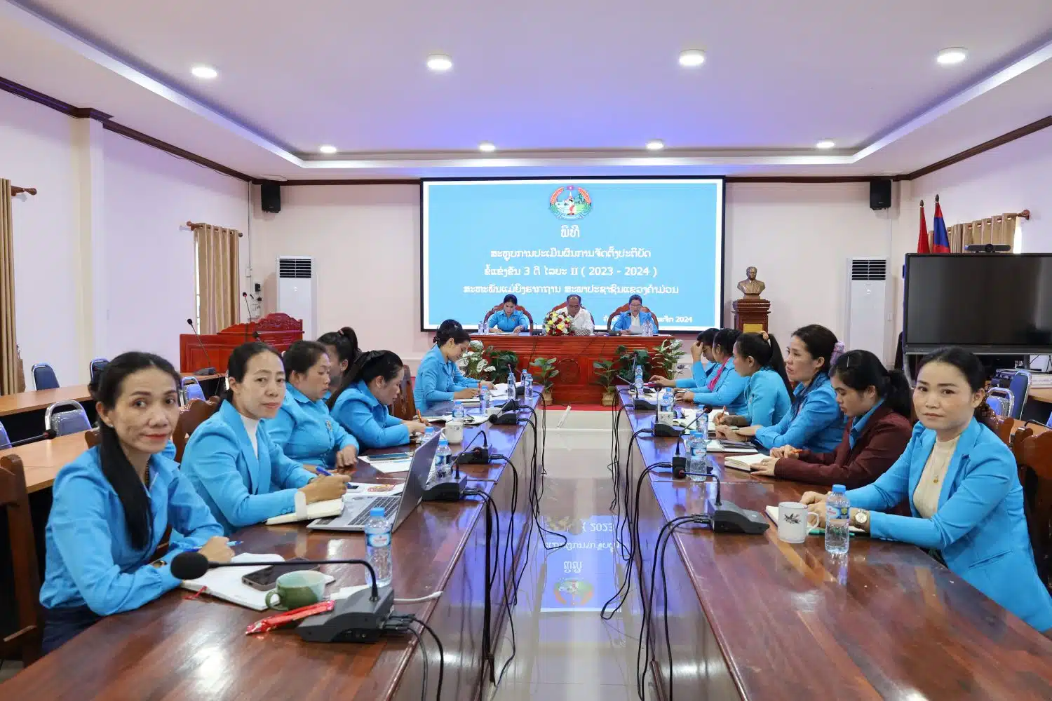 ສະຫະພັນແມ່ຍິງຮາກຖານ ສະພາປະຊາຊົແຂວງຄຳມ່ວນ ສະຫລຸບການຈັດຕັ້ງປະຕິບັດຂໍ້ແຂ່ງຂັນ 3 ດີ ໄລຍະ II. 1