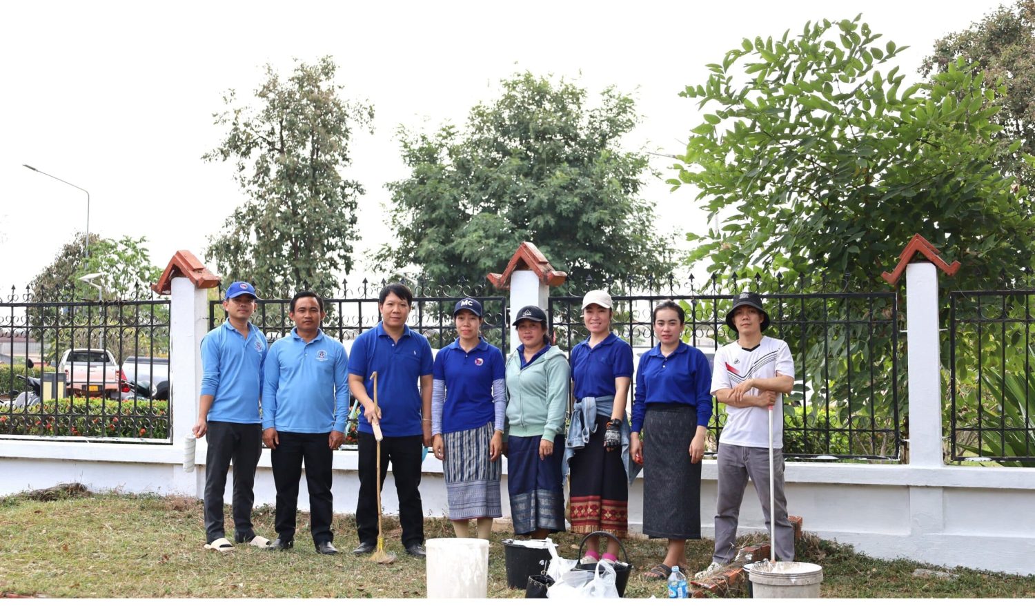 ຄະນະໜ່ວຍຊາວໜຸ່ມສະພາປະຊາຊົນແຂວງຄໍາມ່ວນ ອອກແຮງງານອາໄມ ແລະ ທາສີກຳແພງ 9
